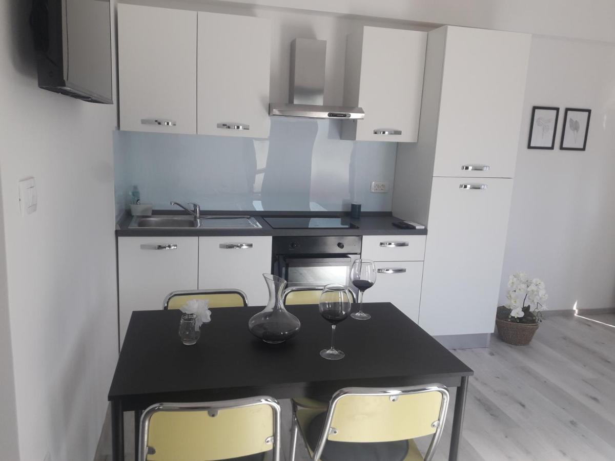 Apartma Oddih Dutovlje Eksteriør billede