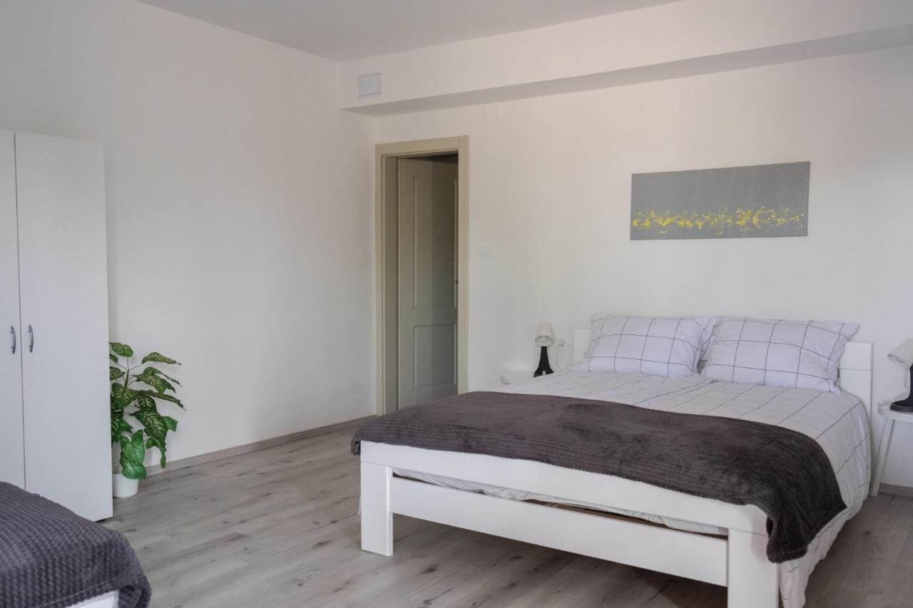 Apartma Oddih Dutovlje Eksteriør billede