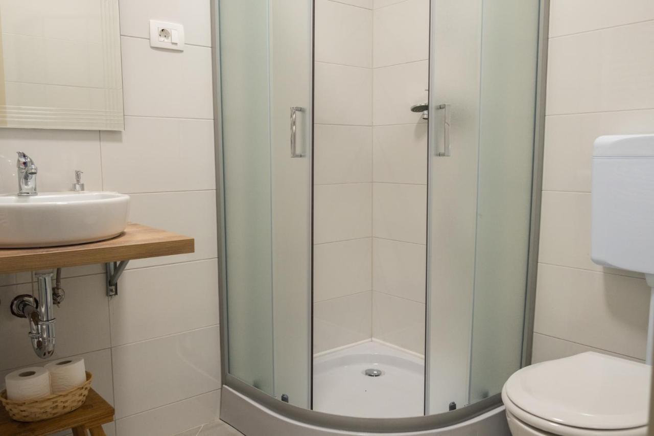 Apartma Oddih Dutovlje Eksteriør billede