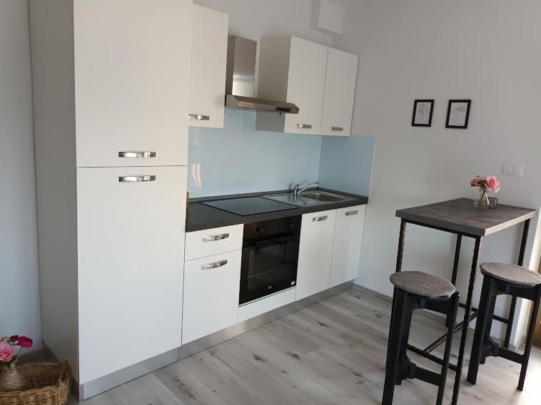 Apartma Oddih Dutovlje Eksteriør billede