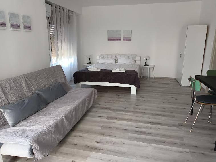 Apartma Oddih Dutovlje Eksteriør billede